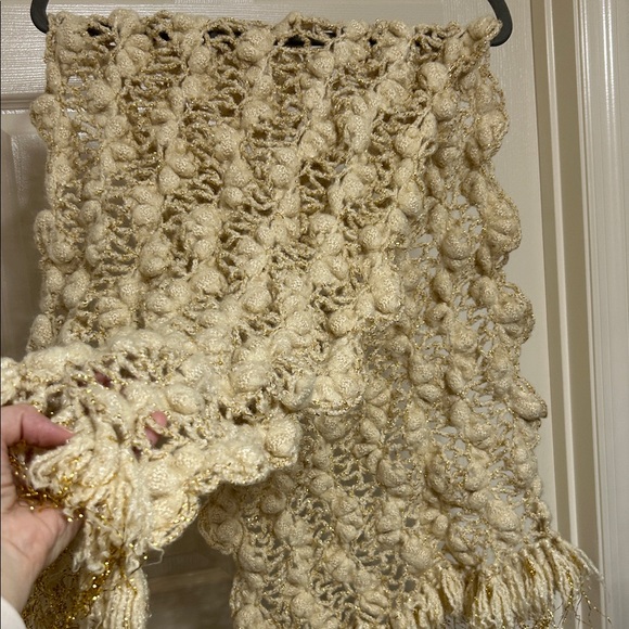 Accessories - Chunky Knit Cream and Gold Scarf with Metallic Gold Thread approx 46 x 16